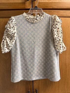 THML Gray Daisy Knit Top with Cream Ruffle Neck